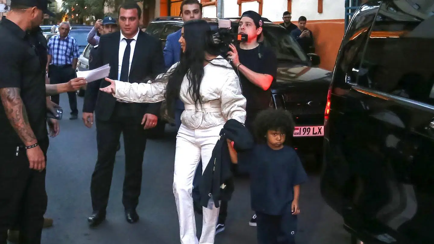 Kim Kardashian med parrets andet barn, sønnen Saint.