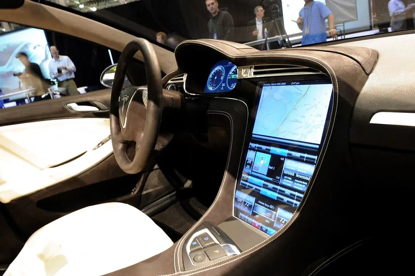 Her ses MCUen i Tesla Model S-sedan.