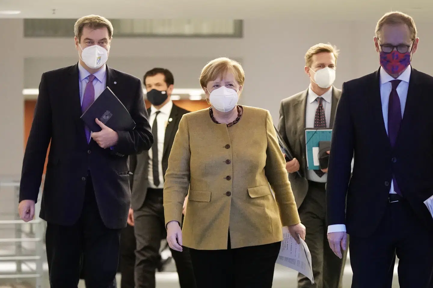 Forbundskansler Angela Merkels konservative kristelige demokrater i CDU indledte lørdag et stort partimøde online, hvor de skal tage det første skridt frem mod valget af en efterfølger til den siddende regeringsleder. Michael Kappeler/Ritzau Scanpix