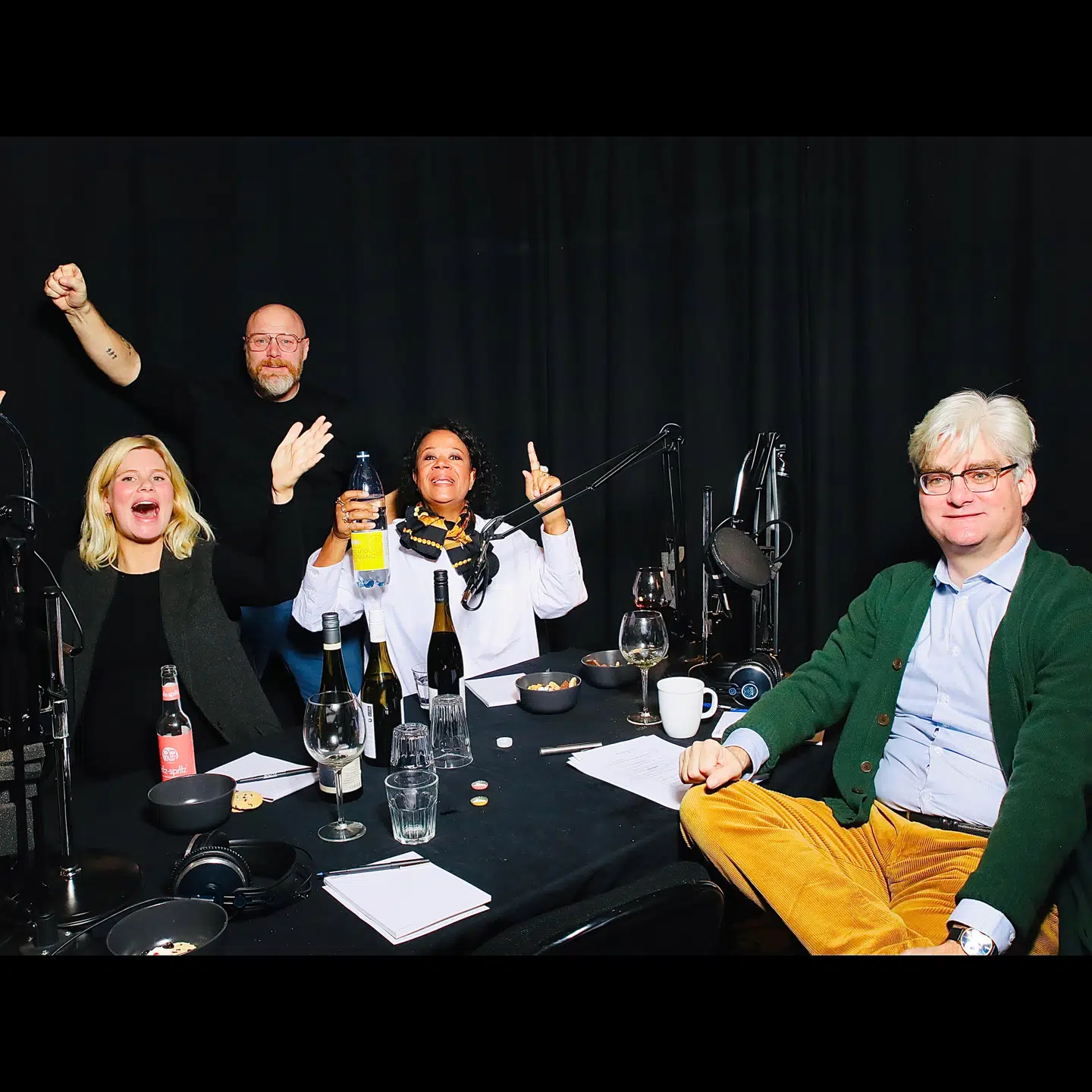 Første udgave af 'Mads og A-holdet' havde Sofie Linde, Søren Pind og Hella Joof som paneldeltagere.