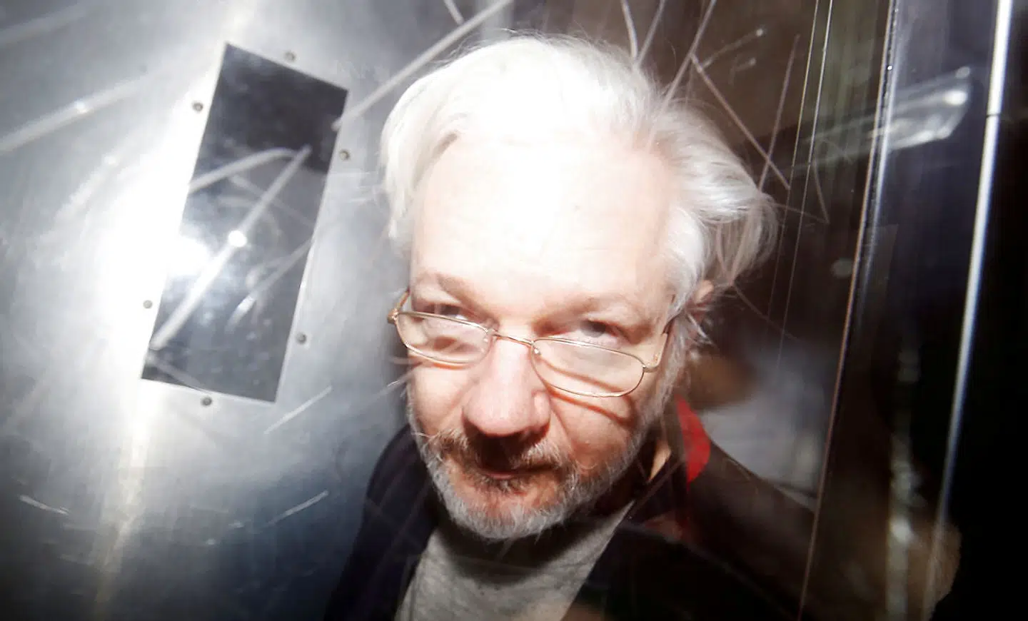 Julian Assange ved retten i London for et år siden.