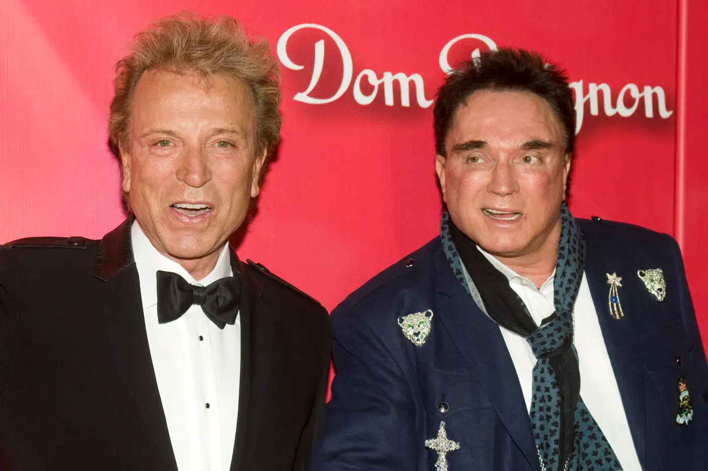 Siegfried Fischbacher (t.v.) sammen med Roy Horn (t.h.) ved en fest i MGM Grand Garden Arena i Las Vegas i 2012. Roy Horn døde i maj 2020 efter at være blevet smittet med coronavirus. Nu er Siegfried død efter længere tids kræftsygdom. Steve Marcus/Reuters
