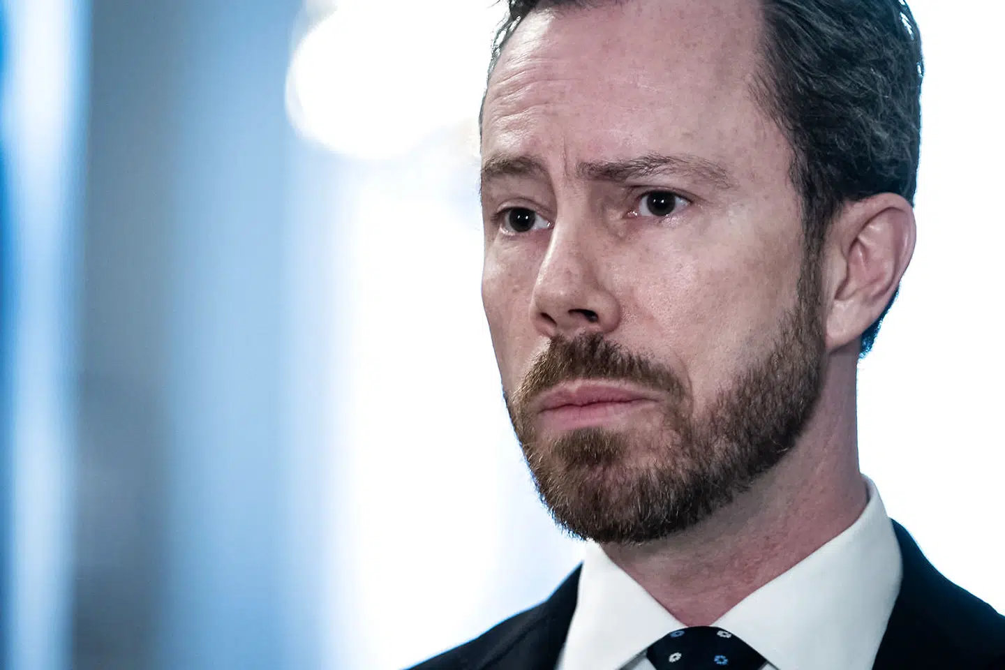 Venstre er splittet. Jakob Ellemann-Jensen stemmer for rigsretssag, men det gør ni af hans partifæller ikke.