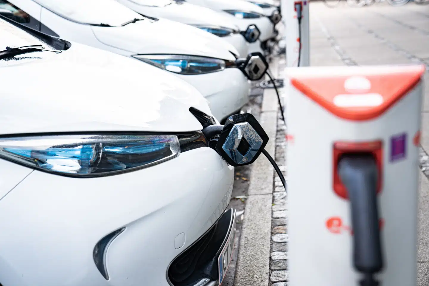 Mangel på vedtagelse af lovforslag og problemer med Skats IT-systemer gør, at FDM opfordrer forbrugere til at vente med bilkøb. Emil Helms/Ritzau Scanpix