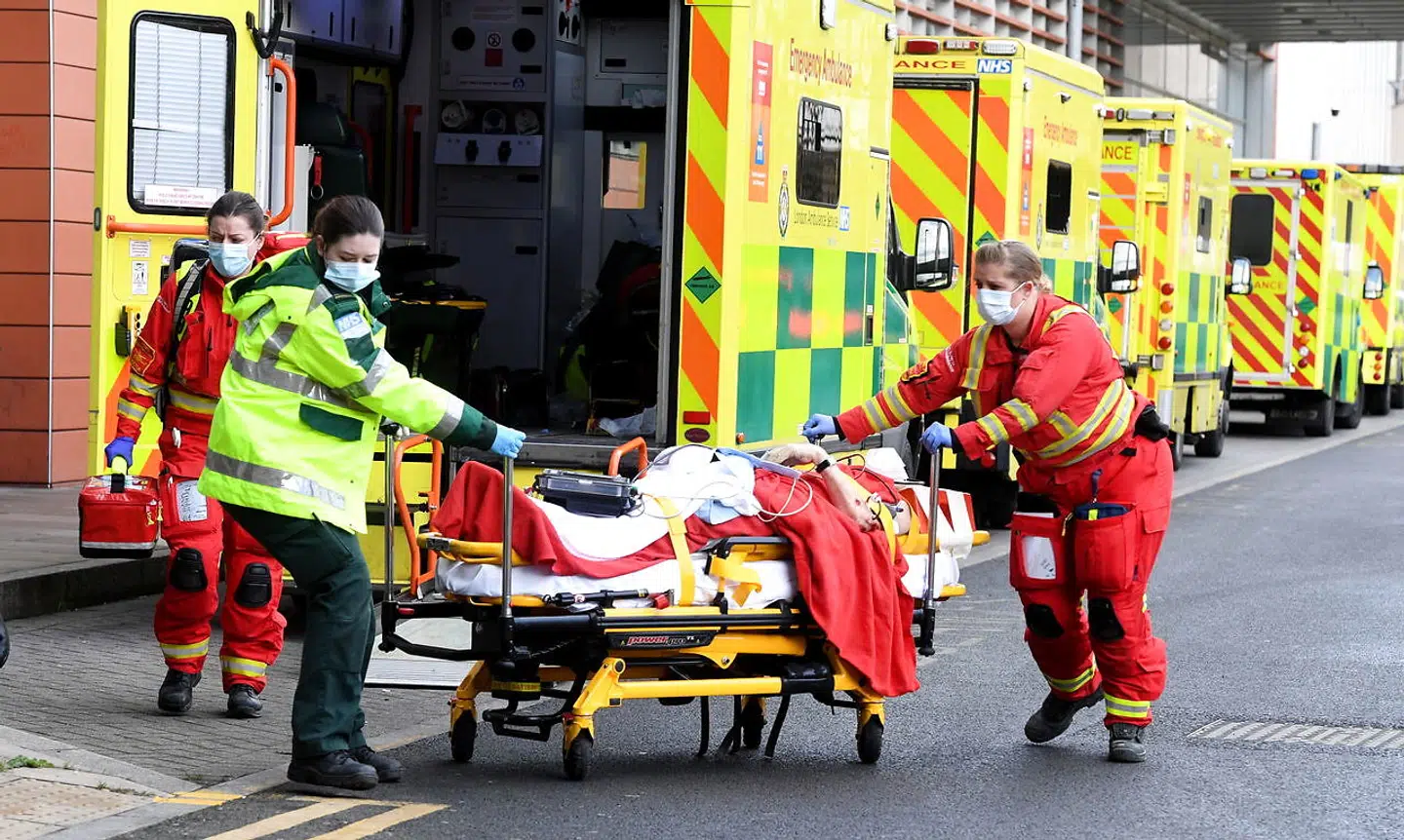 epa08916746 Ambulance workers assist a patient outside the Royal London Hospital in London, Britain, 03 January 2021. Coronavirus cases are continuing to surge across England with hospital admissions reaching new highs. More Covid patients tare now being treated in England than during the first wave in April. EPA/FACUNDO ARRIZABALAGA
