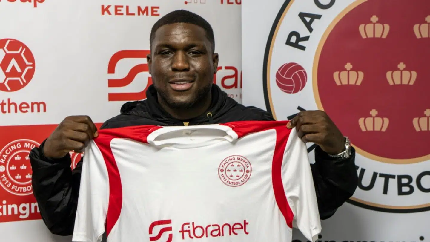 Royston Drenthe blev præsenteret som ny spiller i Racing Murcia i sidste uge.