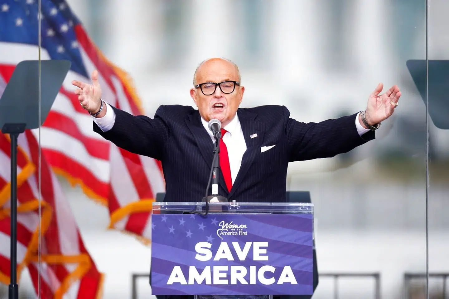 Rudy Giuliani taler til Trump-støtterne, kort før de stormer Kongressen 6. januar.