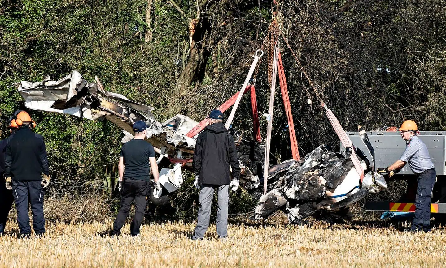Havarikommissionen assisteret af Beredskabsstyrelsen arbejder ved det privatfly der er havareret på Limfjordsøen Furmandag den 31. august 2020.