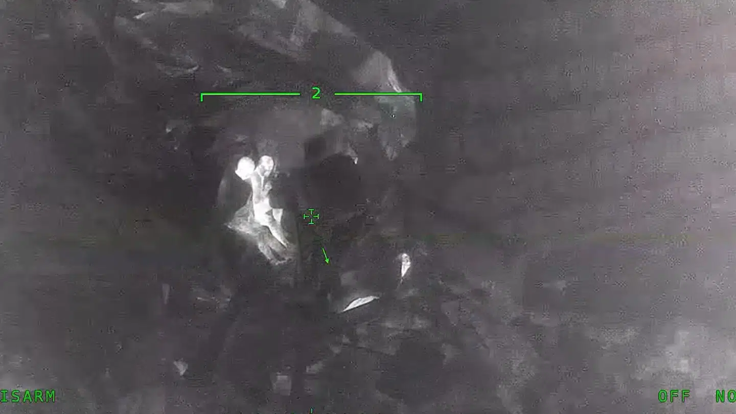 På videooptagelserne fra det varmesøgende kamera, kan man tydeligt se et omrids af to personer.