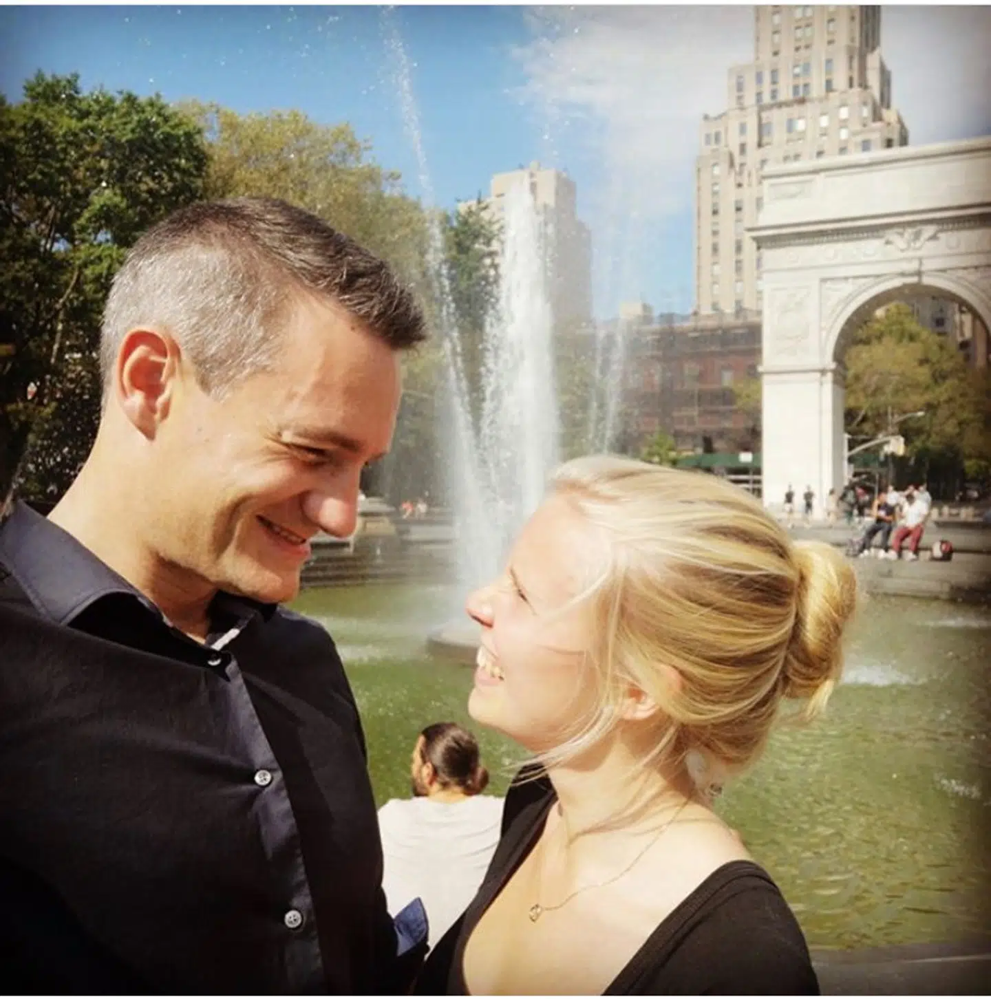 Rasmus Jarlov og Julie i Washington. »Hun er det mest gavmilde og smukke menneske, jeg har mødt,« siger Rasmus Jarlov. Privatfoto.