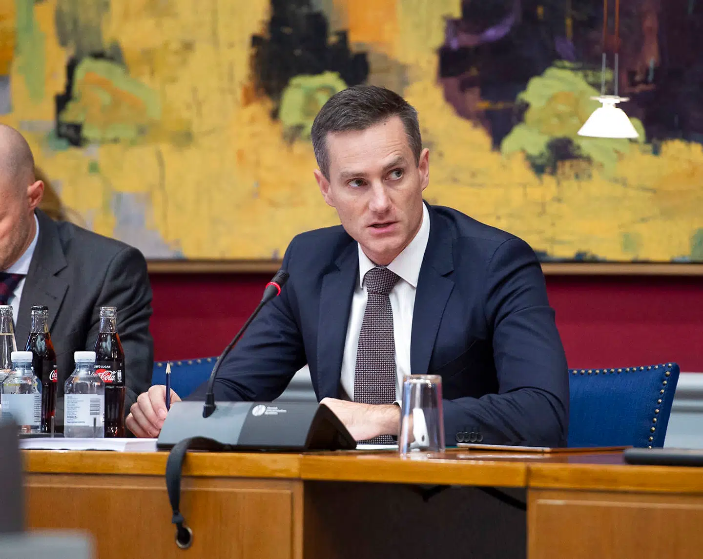 Erhvervsminister Rasmus Jarlov (K) ses her ved samrådet på Christiansborg om Danske Bank hvidvasksagen, 8. november 2018. Samrådsspørgsmålene er stillet efter ønske fra Lisbeth Bech Poulsen (SF). (Foto: Henning Bagger/Ritzau Scanpix)