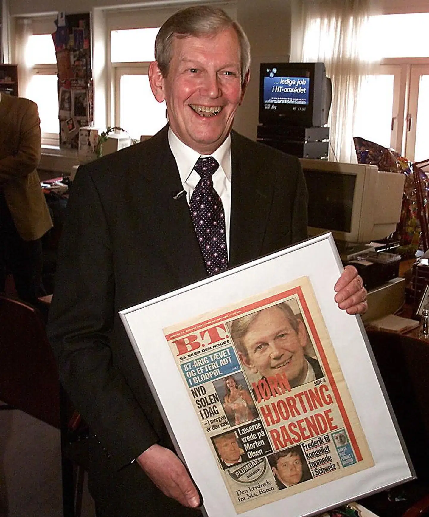 Da Jørn Hjorting stoppede på DR, forærede B.T. ham denne forside, som er fra polemikken med en biskop, der ville have stoppet Hjortings populære radioprogram.