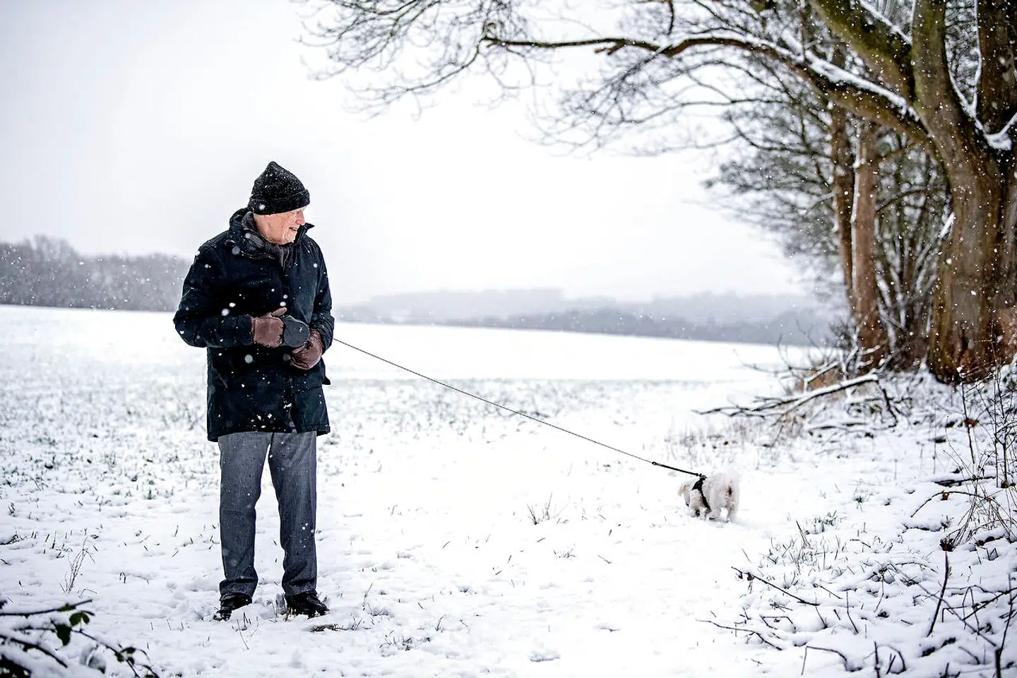 Under coronapandemien har Jørn Hjorting og hans kone nærmest levet i hi. Eneste daglige undtagelse har været gåturen med hunden Bailey.