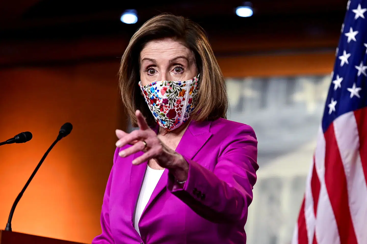 Flertalsleder i Repræsentanternes Hus, Nancy Pelosi, har fortalt, at Demokraterne diskuterer muligheden for endnu en impeachment af Donald Trump.