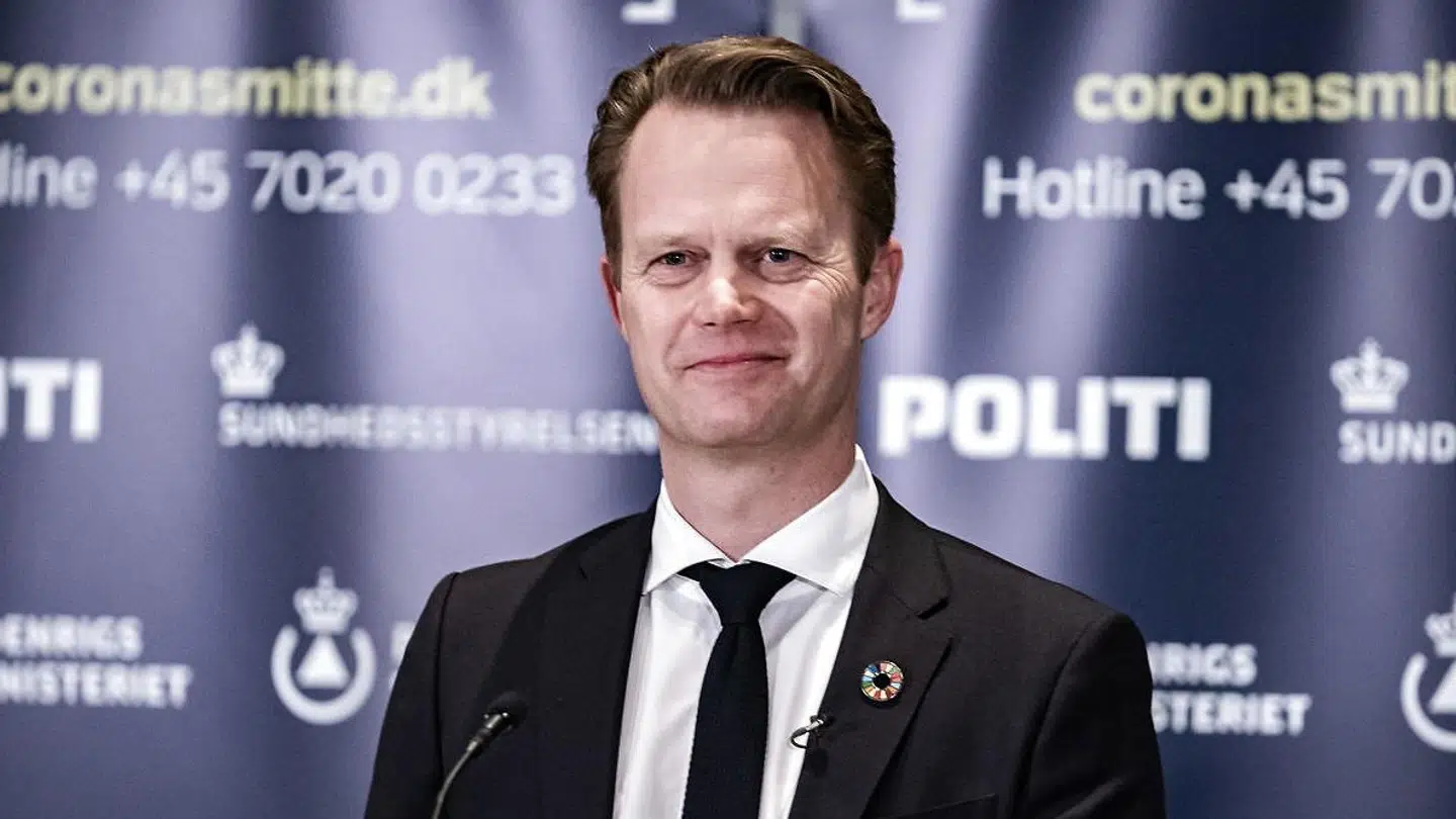 Udenrigsminister Jeppe Kofod (S) under dagens pressemøde. Udenrigsminister Jeppe Kofod (S), justitsminister Nick Hækkerup (S) og transportminister Benny Engelbrecht (S) holder doorstep pressemøde om ændringer i ind- og udrejserestriktioner som følge af covid-situationen, ved Udenrigsministeriet i København fredag den 8. januar 2021.