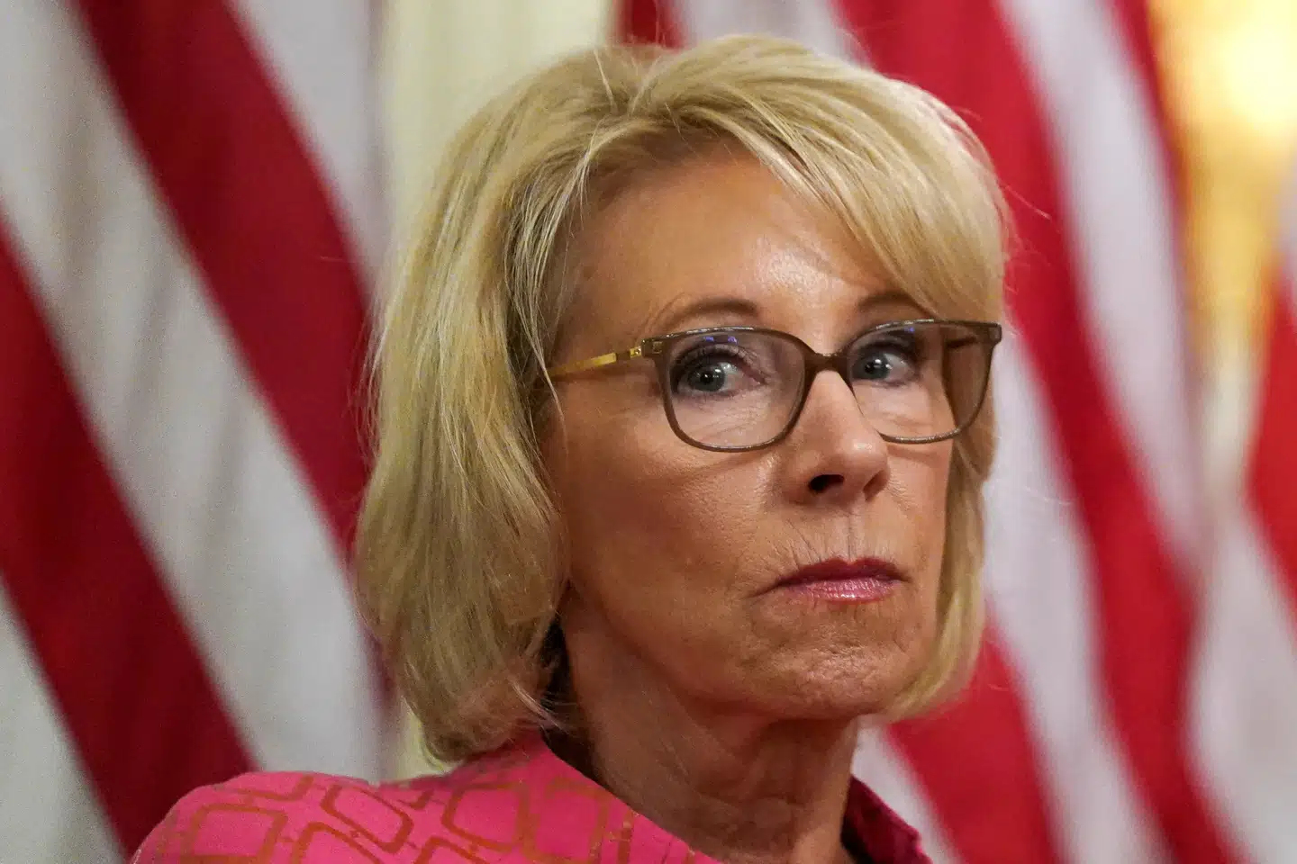 USA's uddannelsesminister, Betsy DeVos, meddeler torsdag aften lokal tid, at hun trækker sig fra sin post. DeVos henviser til onsdagens hændelser i Washington D.C. (Arkivfoto) Kevin Lamarque/Reuters