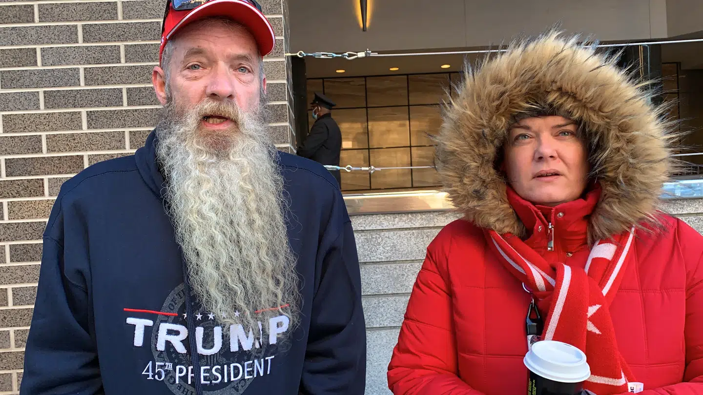 Steve Bloom og Jennifer Glide, stolte Trump-støtter.