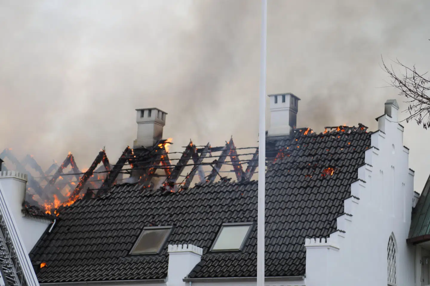 Flammerne havde godt fat.