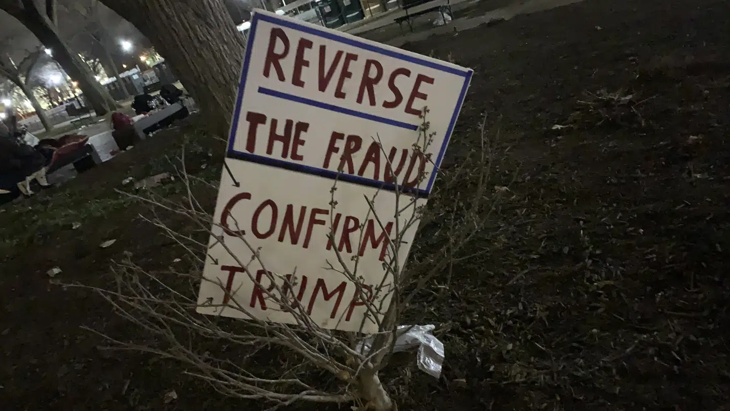 'Reverse the fraud'-skilt i Washington.