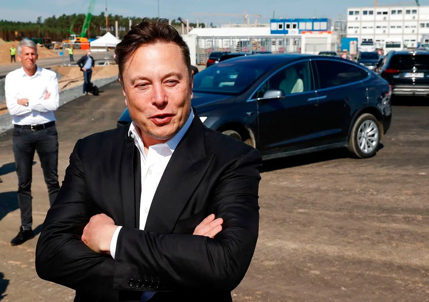 Det er en voldsom stigning i aktiekursen hos elbilproducenten Tesla, der nu har gjort Elon Musk til verdens rigeste.