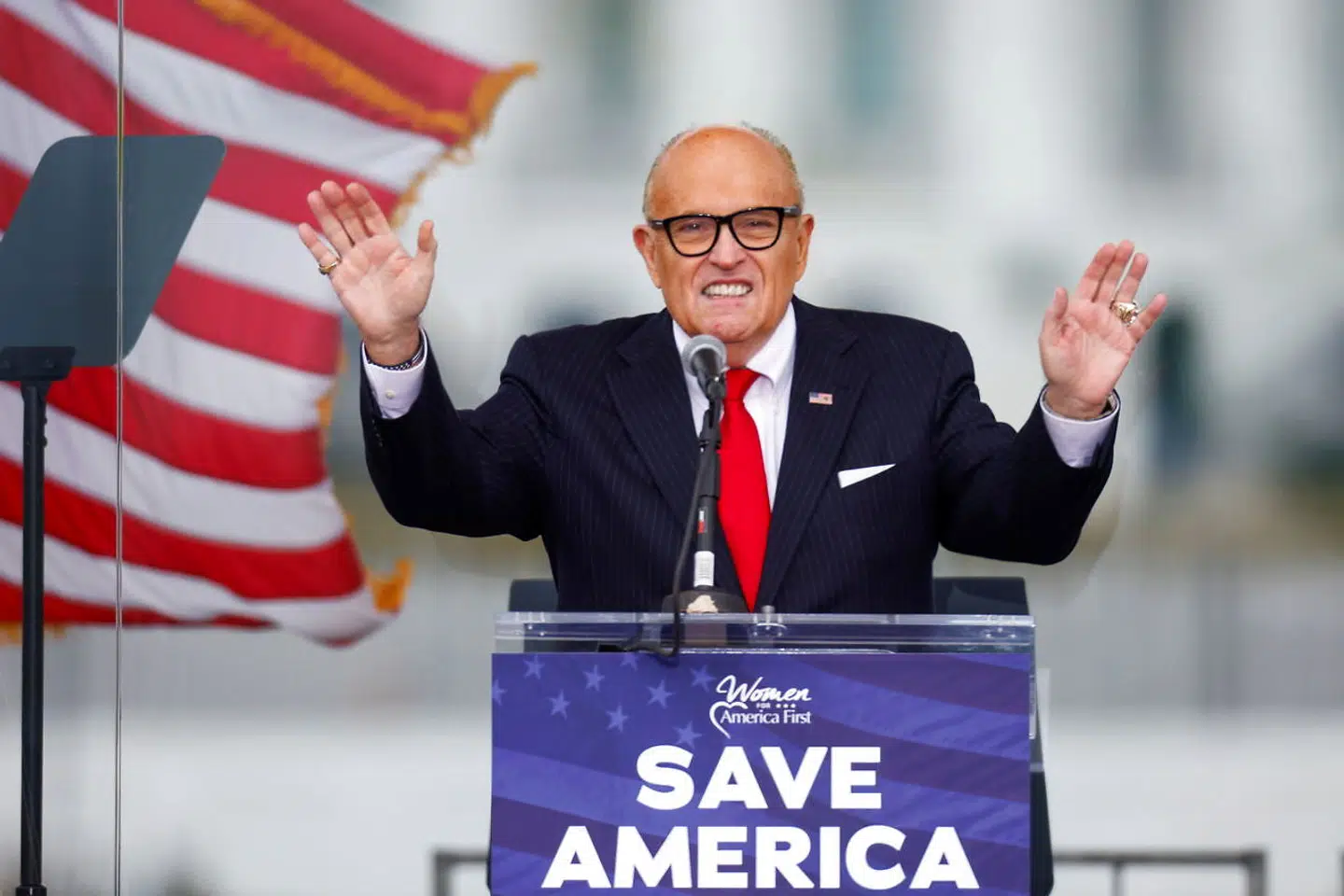 Rudy Giuliani fotograferet i Washington onsdag, før de voldsomme uroligheder brød ud. (Arkivfoto)