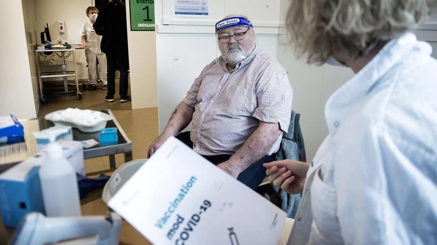 Ældre, risikogrupper og sundhedspersonale er de første, som skal vaccineres i Danmark.