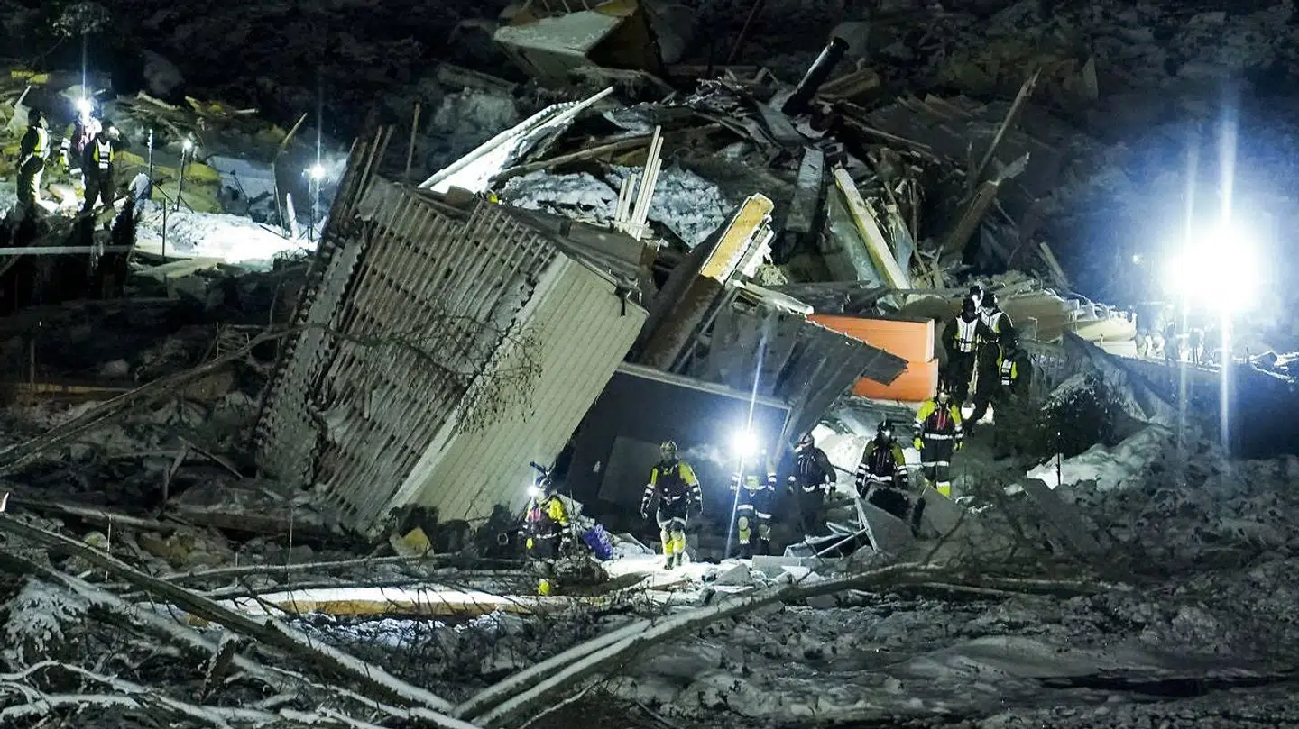 Der mangler at blive fundet tre overlevende.