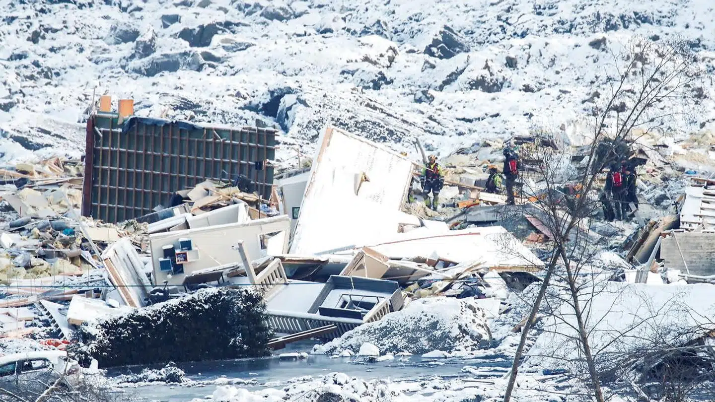 Redninsmandskabet arbejder fra morgen til aften for at finde de sidste overlevende.