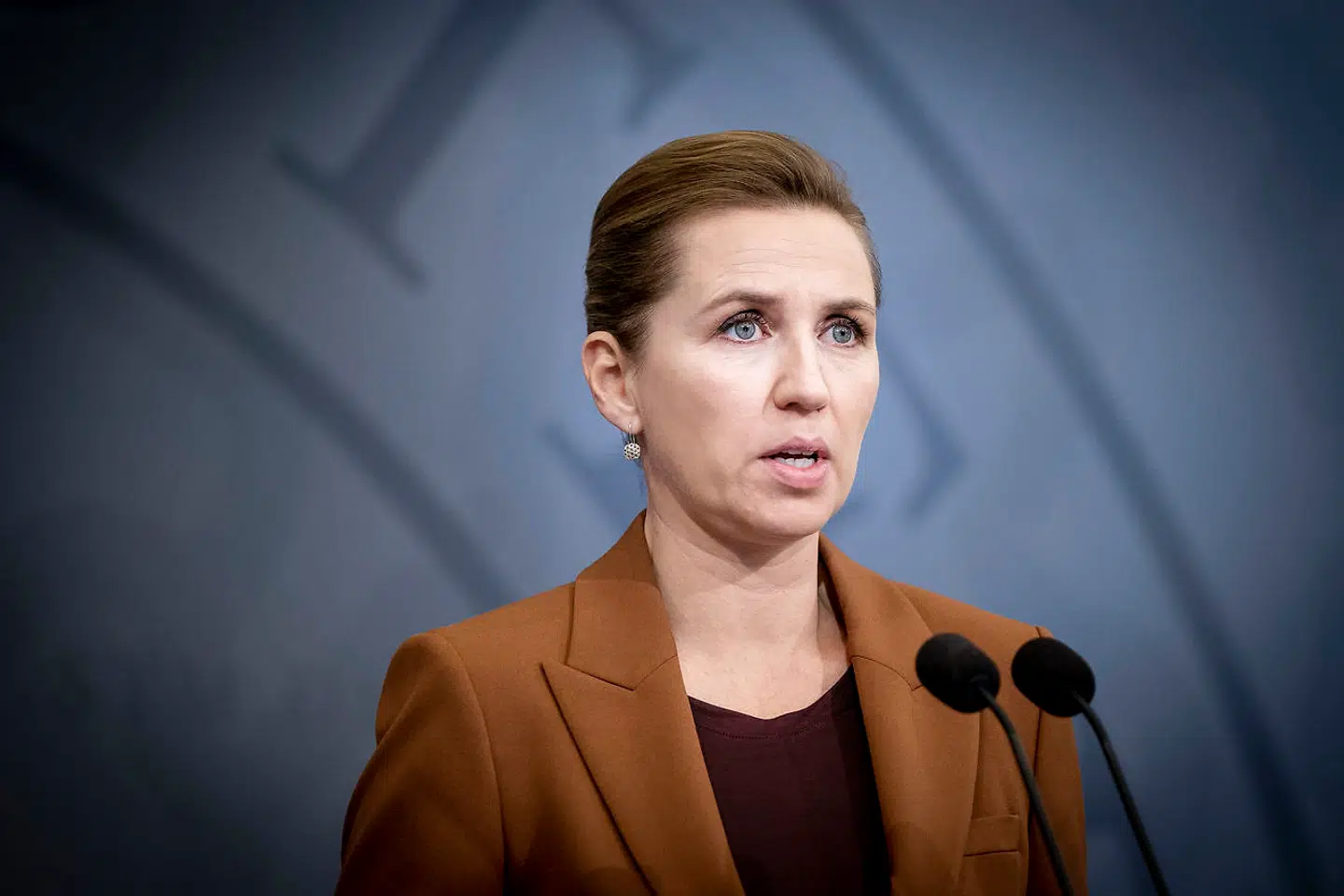 Pressemøde med statsminister Mette Frederiksen, Sundheds- og ældreminister Magnus Heunicke, direktør for Sundhedsstyrelsen Søren Brostrøm, direktør for Statens Serum Institut Henrik Ullum, rigspolitichef Thorkild Fogde og direktør i Lægemiddelstyrelsen Thomas Senderovitz i Spejlsalen på Christiansborg, tirsdag den 5. januar 2021.