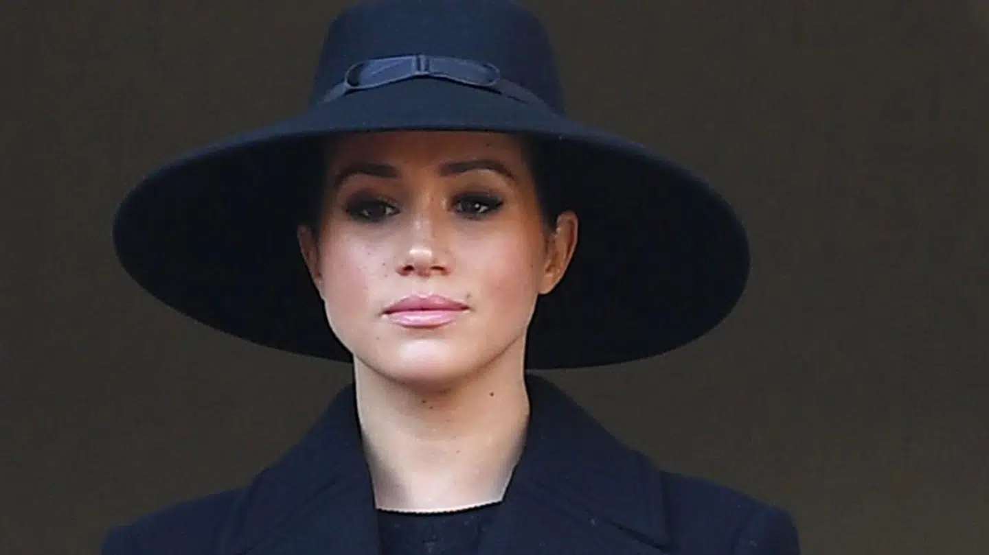 Ifølge Angela Levin så er Meghan Markle blomstret op i Californien, mens prins Harry er visnet.