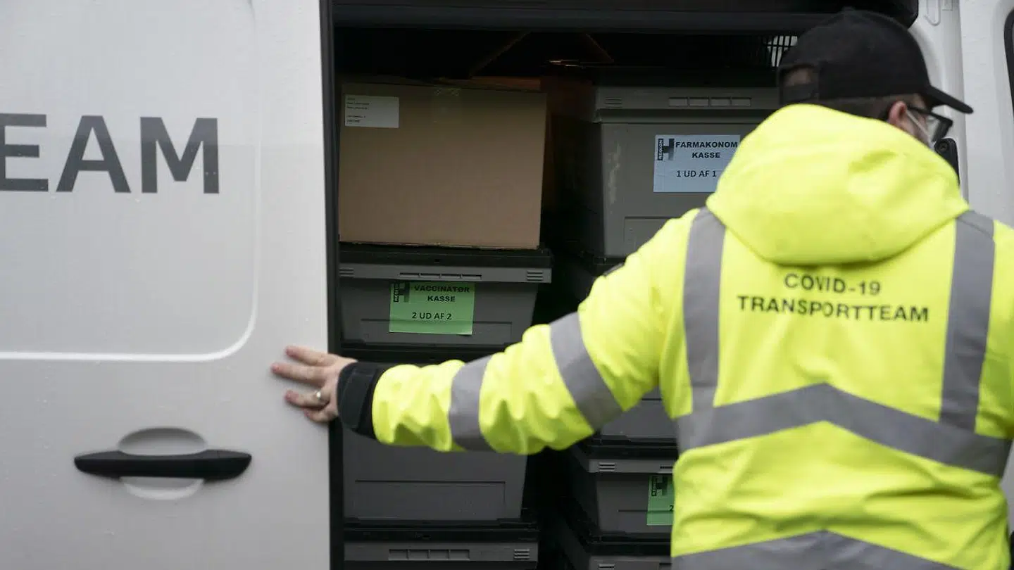 Der er meget logistik forbundet med leveringen af vaccinerne, der skal opbevares ved den rette temperatur. Vaccinen fra Pfizer skal opbevares ved 70 minusgrader.