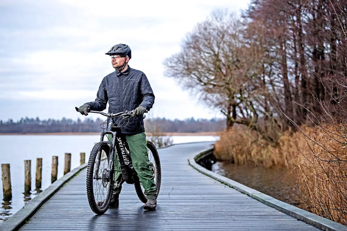 Det var hans kone, Annette Heick, der i første omgang fik ideen til at ombygge Jesper Vollmers gamle cykel, så han kunne nøjes med at bruge venstre hånd. I dag har han opgraderet til en elcykel.