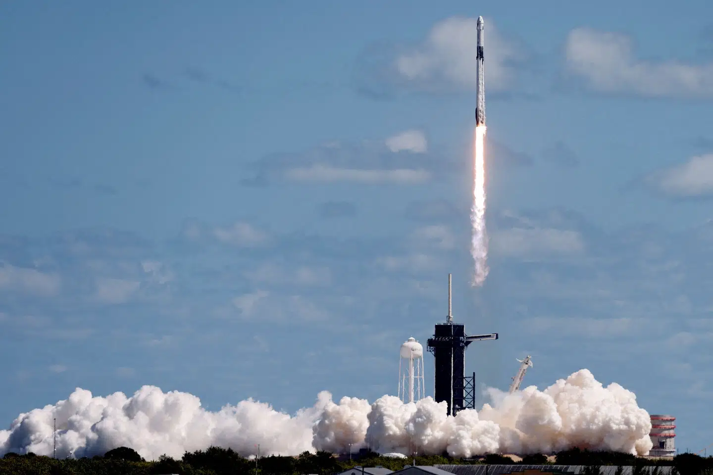 Når missionen Huginn skydes i gang til august, bliver det i en raket fra SpaceX. Her ses en affyring i USA sidste år. (Arkivfoto). Joe Skipper/Reuters