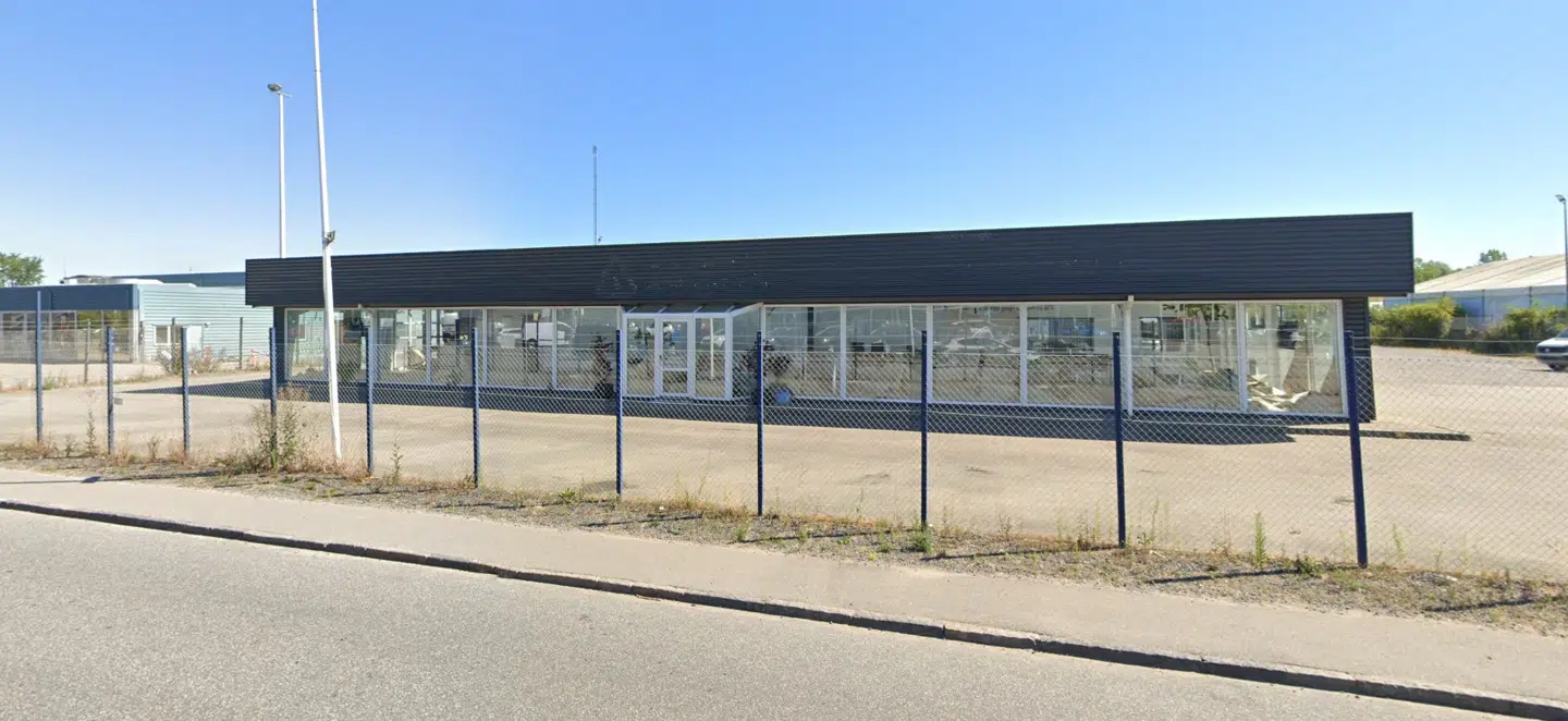 Her lå bilforhandleren Ahlgren & Andersen inden den gik konkurs og blev politianmeldt.