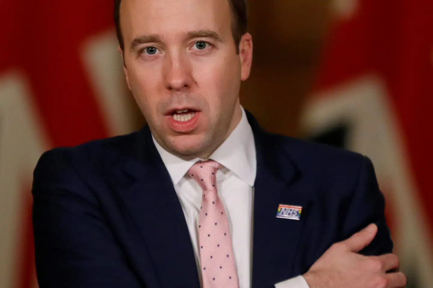 - Vi har givet mere vaccine end hele resten af Europa til sammen, påpeger den britiske sundhedsminister, Matt Hancock, som pointerer, at den britiske regering tidligere indså, at den eneste vej  ud af pandemien på længere sigt er vaccinationer. Pool/Reuters