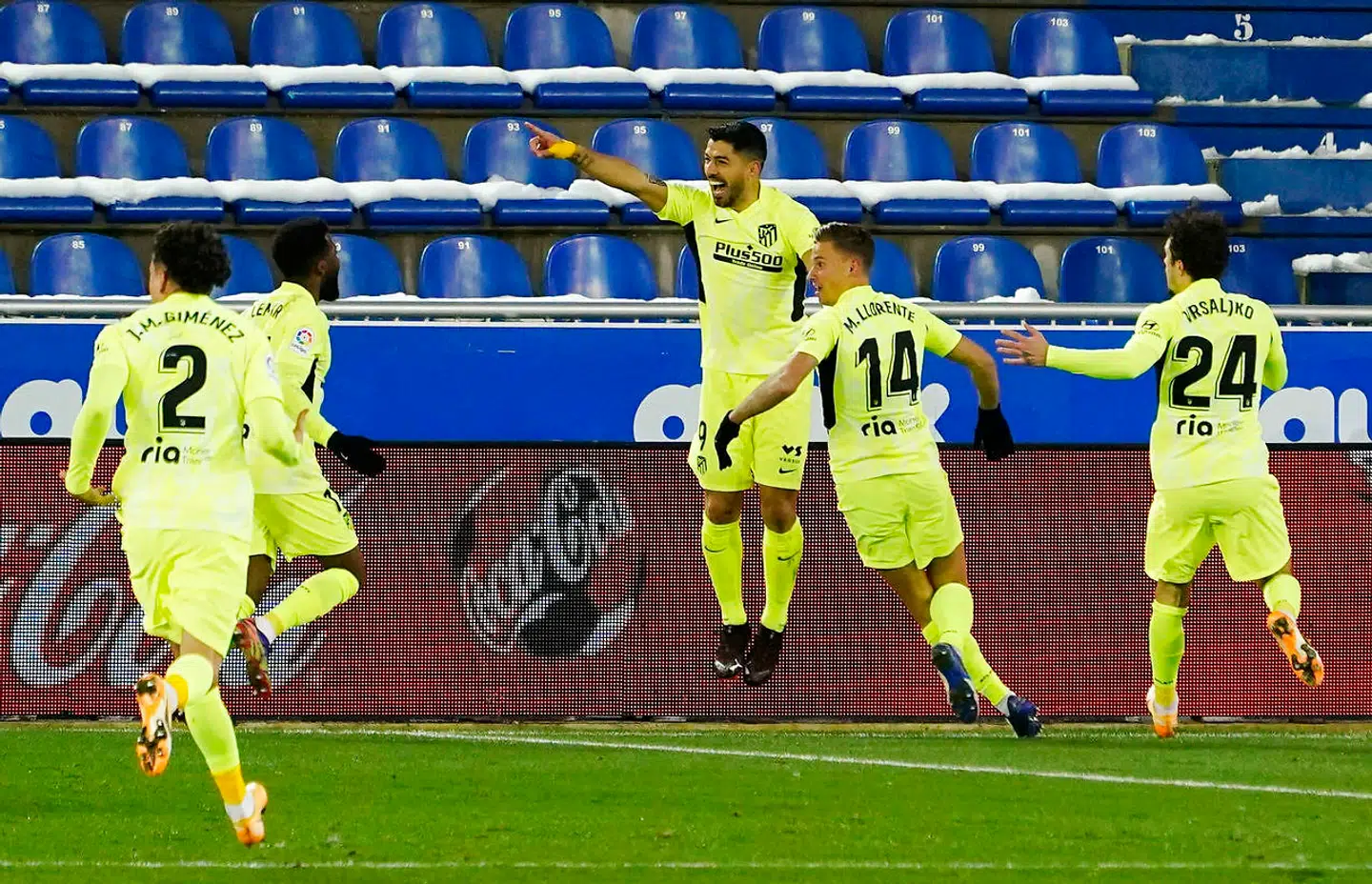 Soccer Football - La Liga Santander - Deportivo Alaves v Atletico Madrid - Mendizorrotza Stadium, Vitoria-Gasteiz, Spain - January 3, 2021 Atletico Madrid's Luis Suarez celebrates scoring their second goal REUTERS/Vincent West
