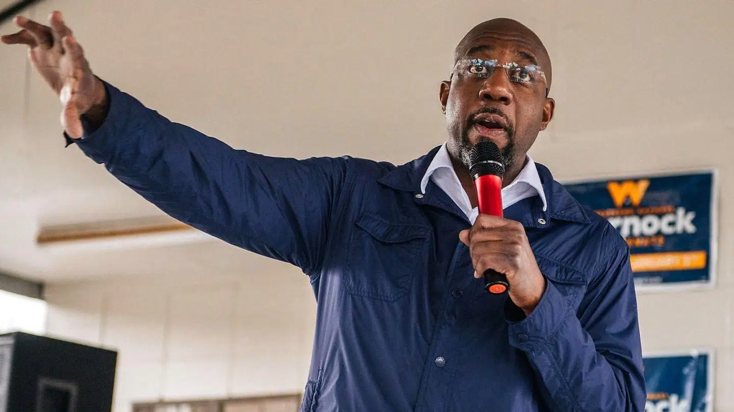Den demokratiske kandidat pastor Raphael Warnock.