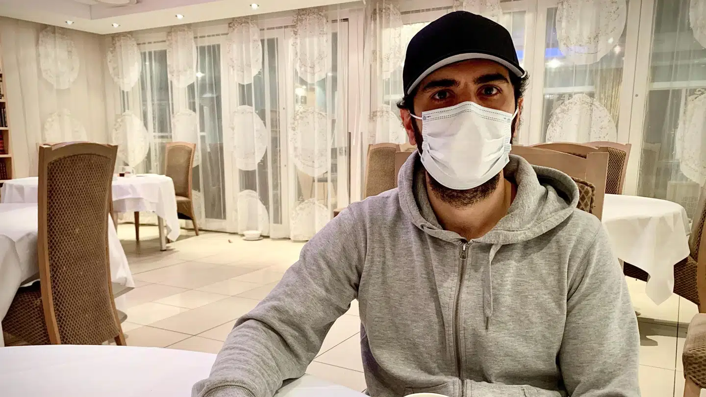 25-årige Redir Amins befinder sig lige nu på et evakueringshotel sammen med sin mor og andre beboere fra nabolaget, som blev raseret af jordskreddet.