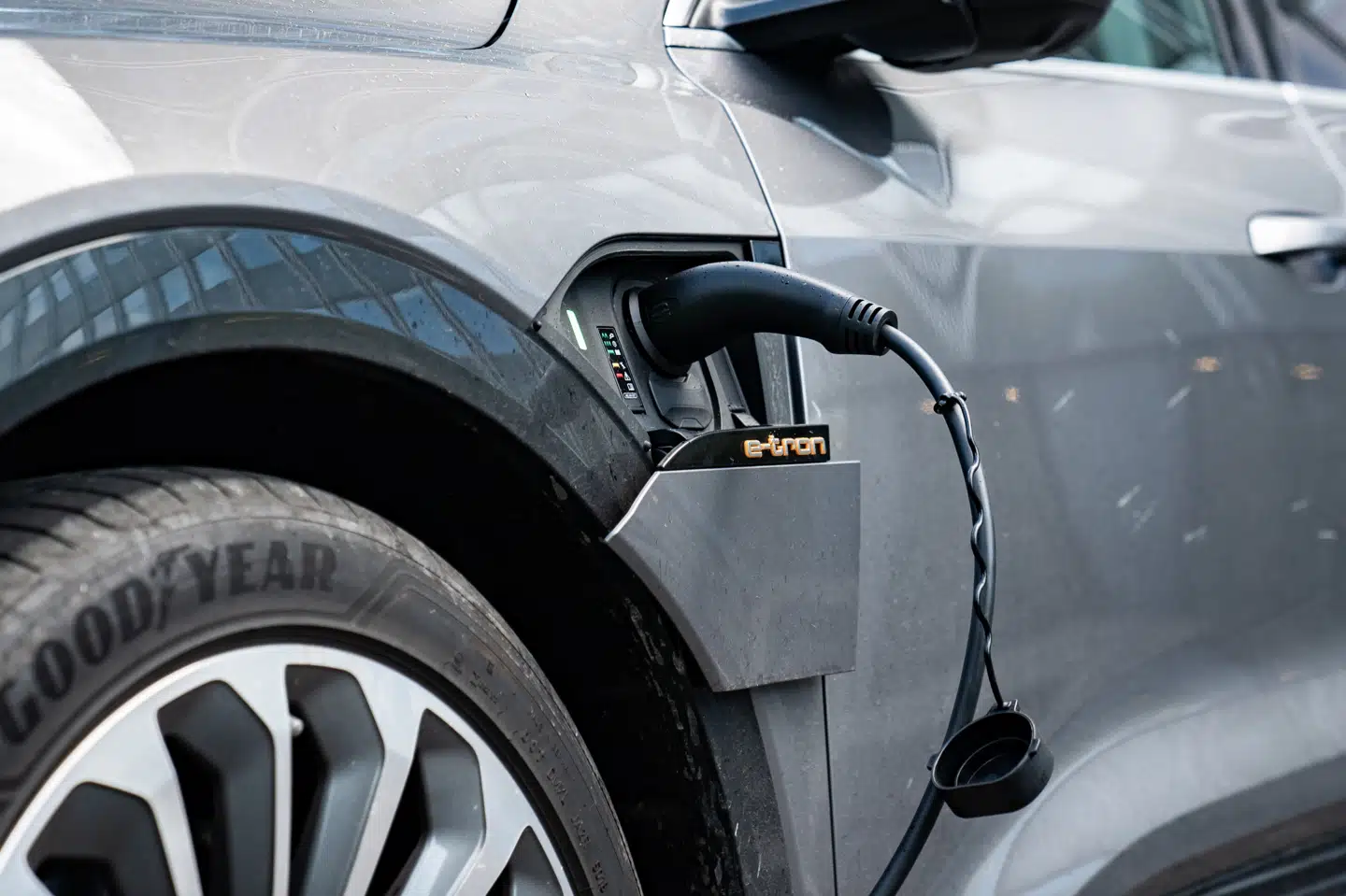 Salget af grønne biler - el-, brint-, gas- og plugin-hybrid - er steget markant fra 2019 til 2020, og De Danske Bilimportører forventer, at det vil fortsætte i det nye år. (Arkivfoto) Emil Helms/Ritzau Scanpix