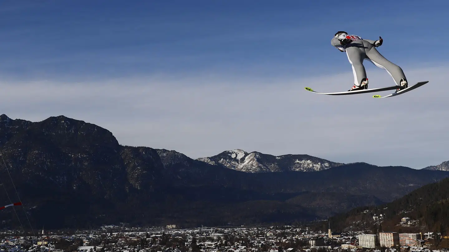 Garmisch-Partenkirchen dannede ramme om anden del af den prestigefyldte firebakketurnering. Fredag blev der slået ny rekord. Kai Pfaffenbach/Reuters