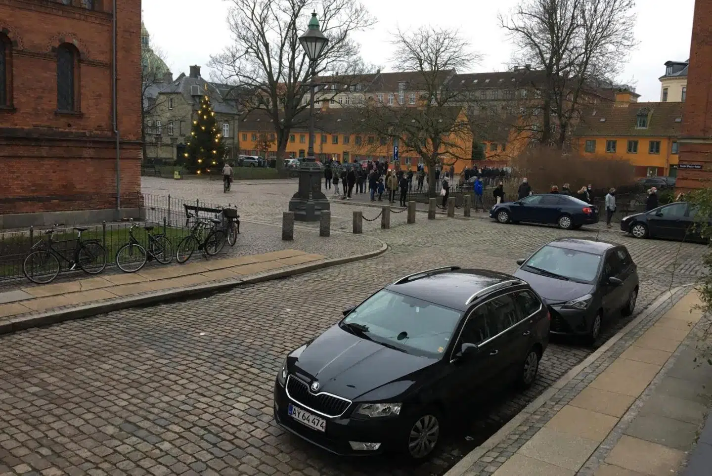 Kø ved restaurant Kokkeriet i indre København.