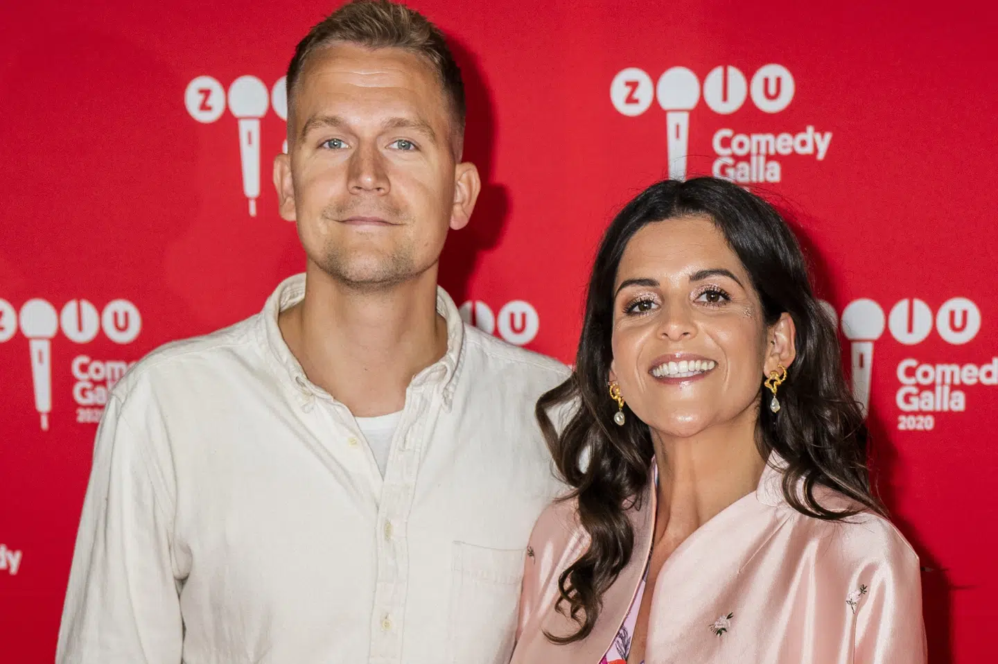 TV2-værten Petra Nagel og kæresten Asbjørn Munk troppede også op på den røde løber til årets Zulu Comedy Galla, men uden at afsløre, at de gemte på en sød hemmelighed. Det annoncerede parret først måneder senere på Instagram. Martin Sylvest/Ritzau Scanpix
