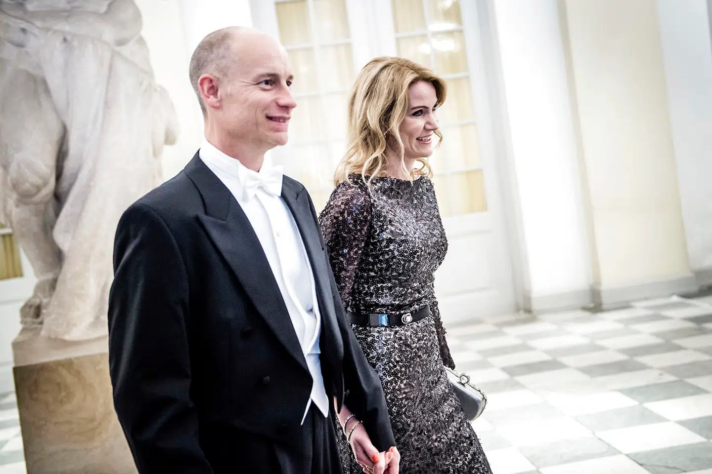 Stephen Kinnock og Helle Thorning-Schmidt har tilbragt mere tid sammen under corona end i deres 25 år som par. Her er de til Kronprinsens 50-års fødselsdag 26. maj 2018. Foto Thomas Lekfeldt.