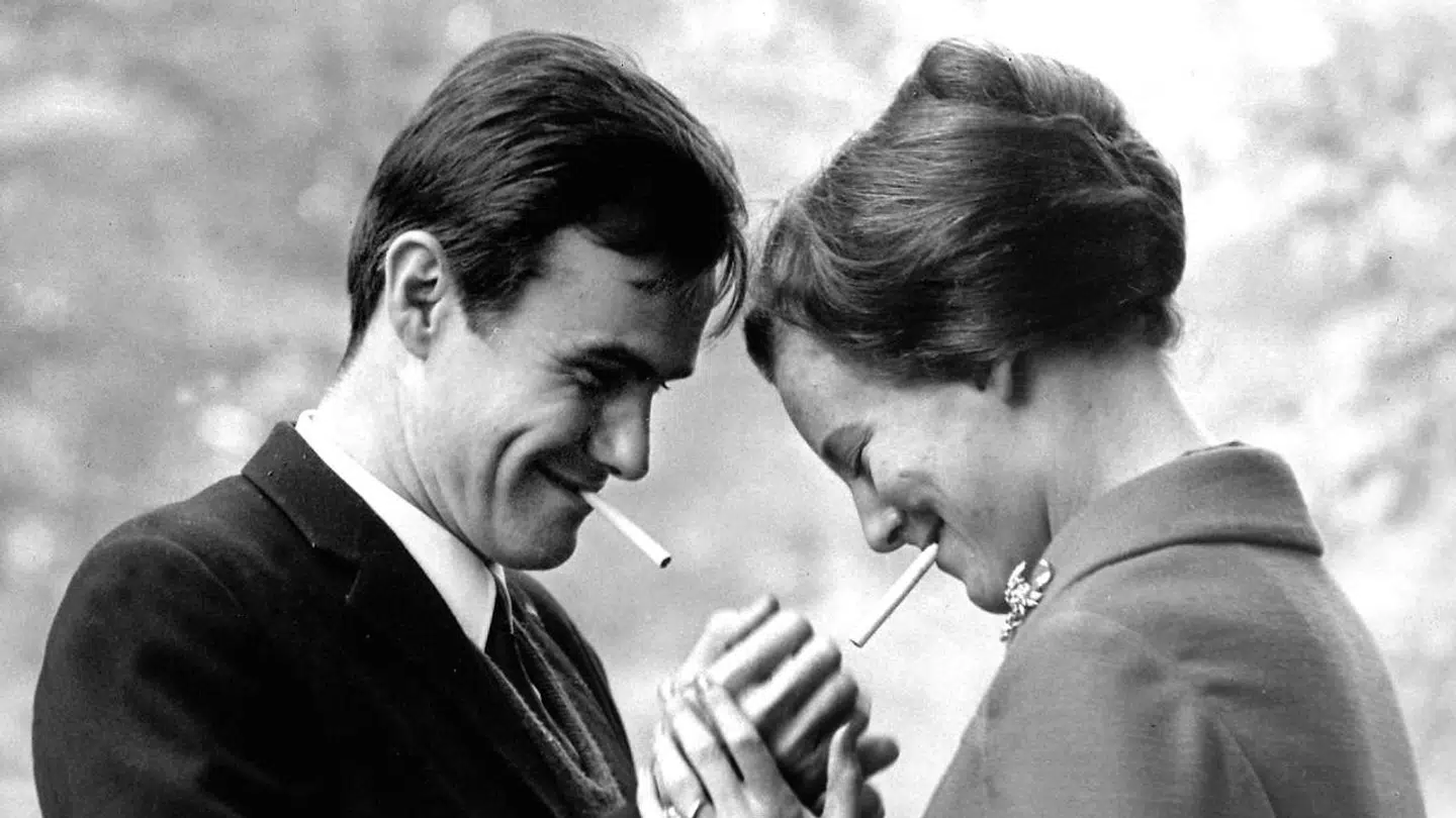 Tronfølger prinsesse Margrethe og prins Henrik i et romantisk øjeblik i 1967.