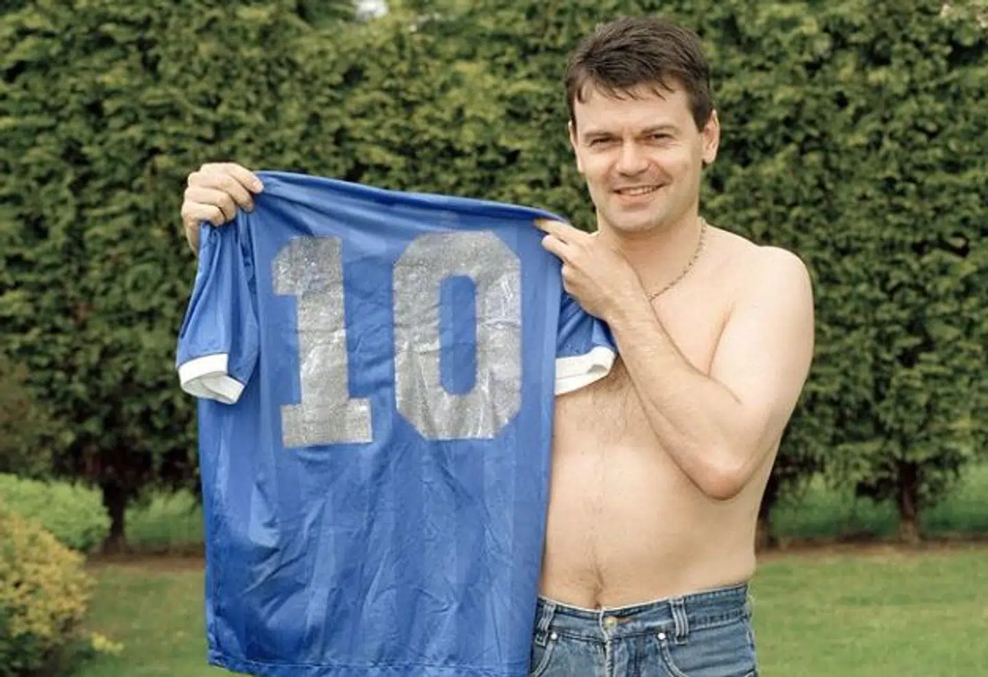 Steve Hodge med Maradonas trøje.