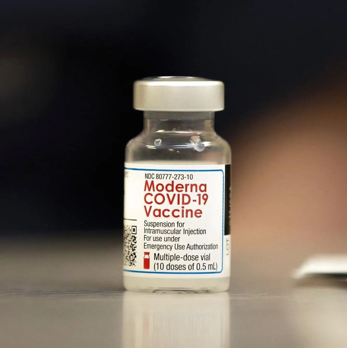 Sådan ser den ud: Den lille beholder, der indeholder Modernas svar på en coronavaccine.