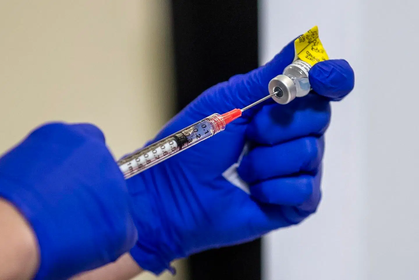 Corona-vaccinen fra Pfizer-BioNTech har kun få og kendte bivirkninger.