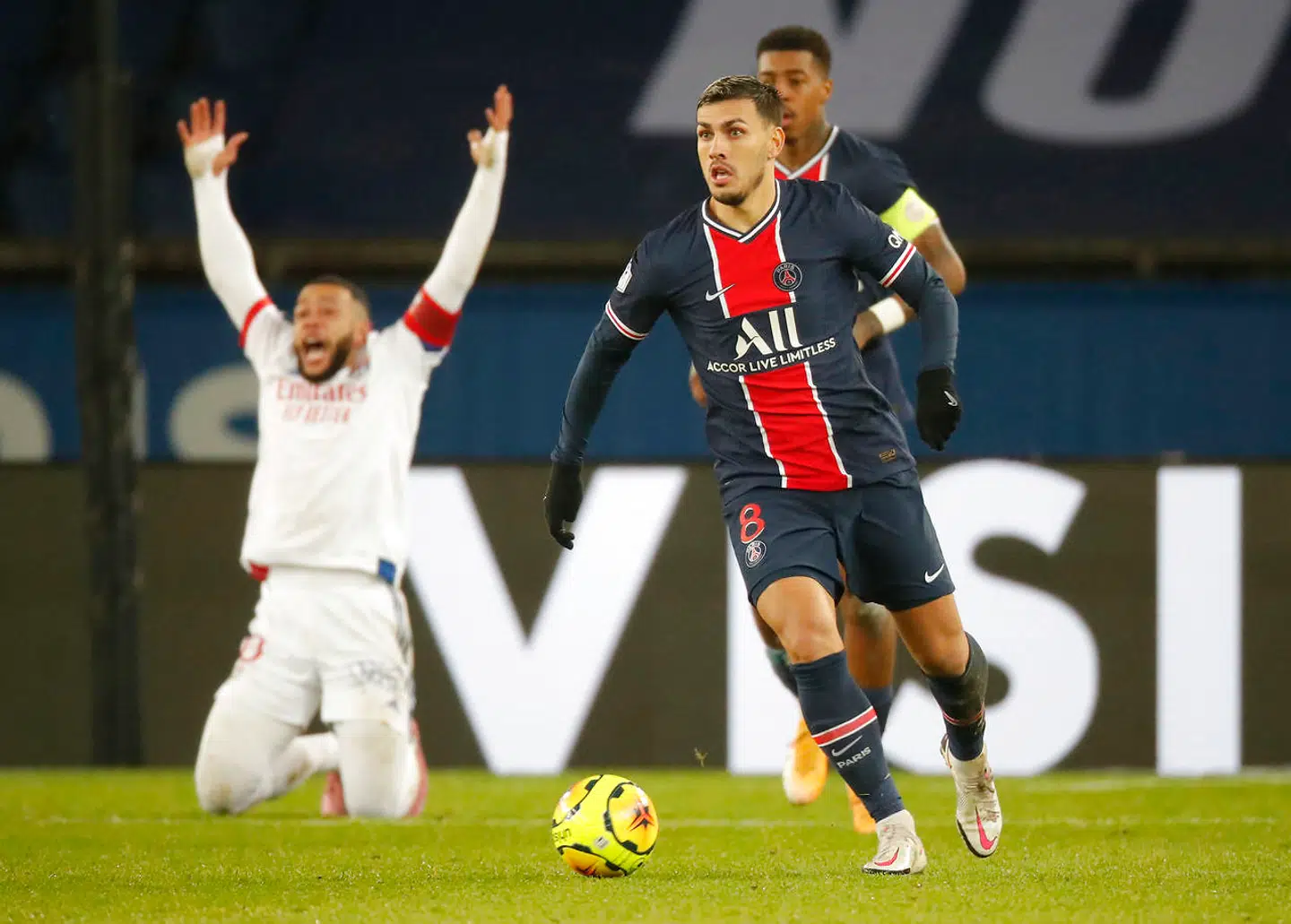 Leandro Paredes (forrest) har aldrig for alvor imponeret i PSG. Nu kan han være på vej til Inter i en byttehandel med Christian Eriksen.