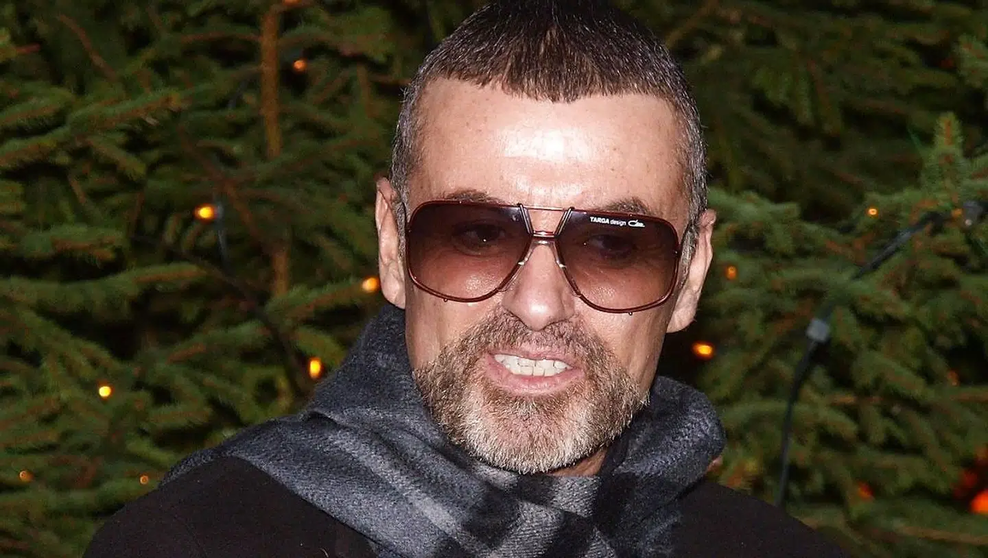 Britiske George Michael døde af naturlige årsager og blev fundet i sin lejlighed af Fadi Fawaz den 25. december 2016.