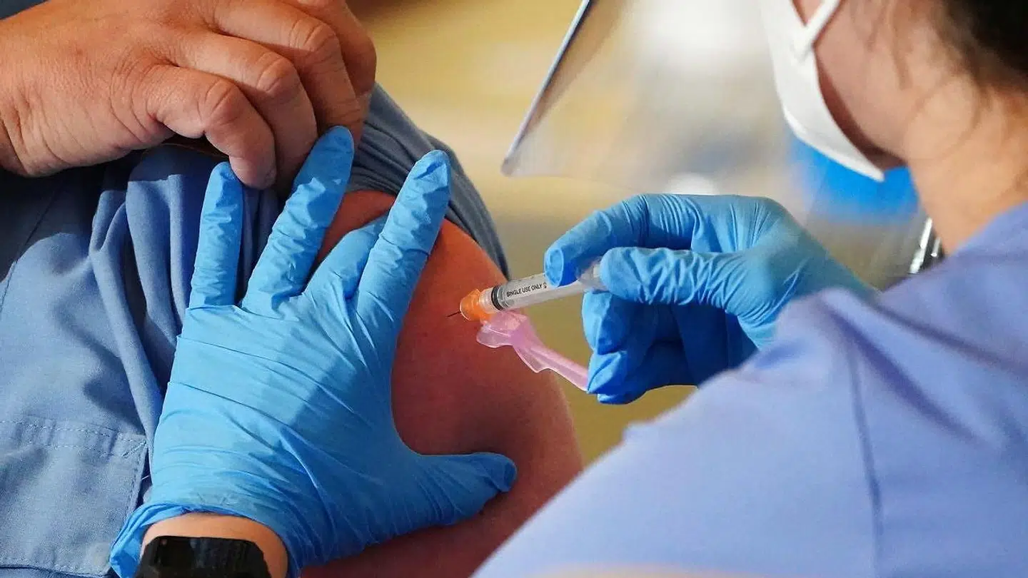 Den første coronavaccine gives 27 dec. i Danmark og forventes at kunne sætte en stopper for epidemien.